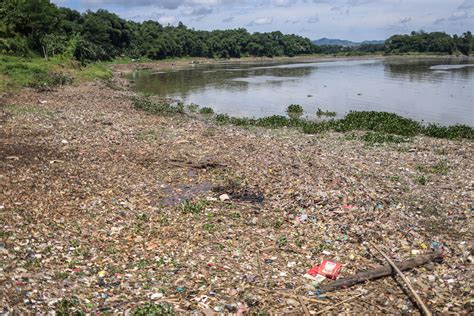 FOTO: Sungai Citarum Kembali Dipenuhi Sampah