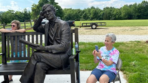 Nelson County unveils Earl Hamner Jr. and Jimmy Fortune statues