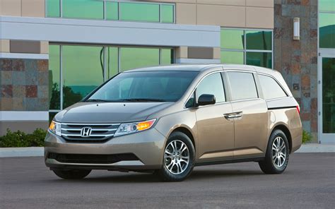 2011 Honda Odyssey Touring Elite - Automobile Magazine