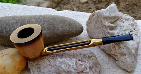 Hobo Pipes: A special Falcon pipe