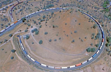 Tehachapi Loop- Train Track Helix : pics