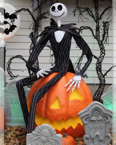 Another Jack Skellington Display 🧡 This #halloweendisplay #hallow ...