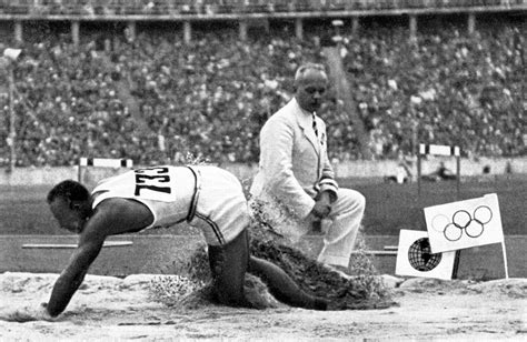 9 Photos Of Jesse Owens At The 1936 Olympics Show What An American Hero ...