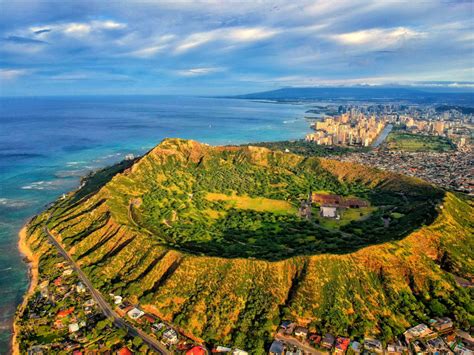 Hiking in Diamond Head - One of Hawaii's Most Popular Attractions ...