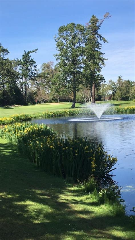 The beautiful Uplands Golf Club in Victoria, British Columbia. : r/golf