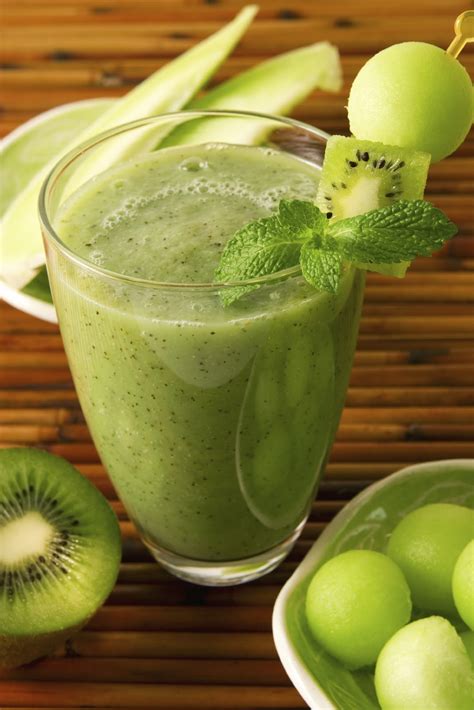 Invigorating Kiwi Smoothie | Raw Edibles