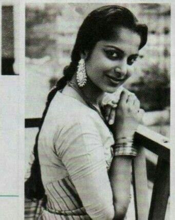 Just 30 Vintage Photos Of Waheeda Rehman That Are An Ode To Her Timeless Beauty