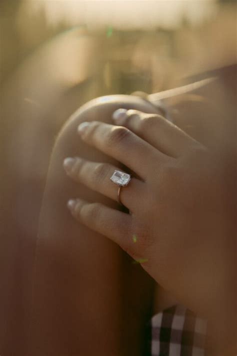 7 Conflict-Free Minimalist Engagement Ring Brands - Ianiko