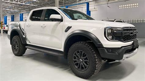 Soi thực tế Ford Ranger Raptor 2022 được người dùng Việt Nam chờ đợi