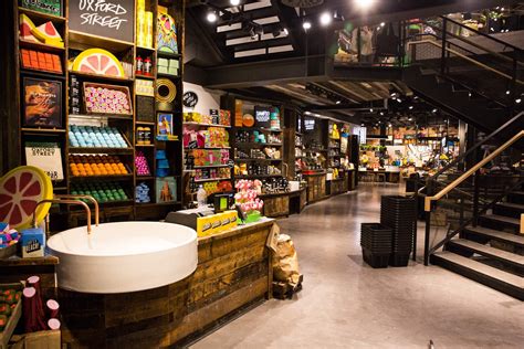 A LUSH TREAT FOR OXFORD STREET | Lush store, Lush shop, Lush oxford street