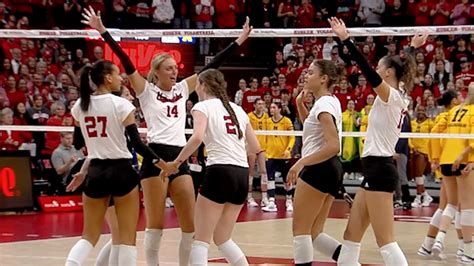 Husker Volleyball prepares for Arkansas in Regional Final