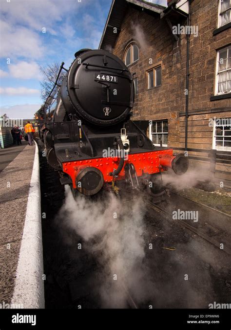 44871 steam train hi-res stock photography and images - Alamy