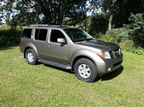 Purchase used 2005 Nissan Pathfinder SE OFF ROAD EDITION 4X4 LEATHER ...