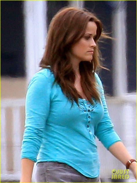 Reese Witherspoon: Brunette Hair on 'The Good Lie' Set!: Photo 2852167 ...