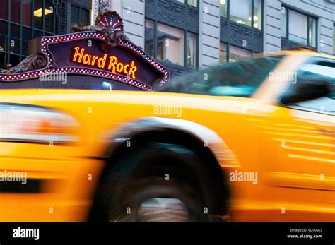 42nd street broadway hi-res stock photography and images - Alamy