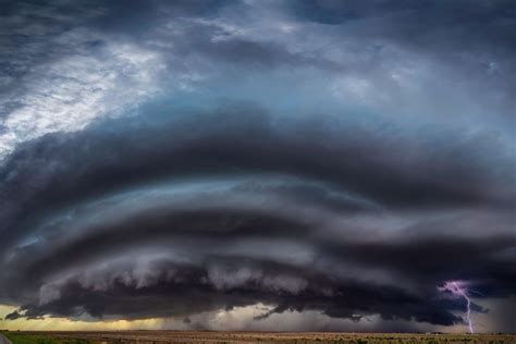 Storm Chasing: Supercells & Tornadoes Photo Workshop