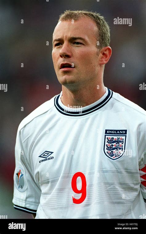 ALAN SHEARER ENGLAND & NEWCASTLE UNITED FC 12 June 2000 Stock Photo - Alamy