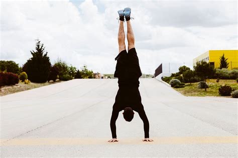 Handstand Pushup: Technique, Tips, and Benefits