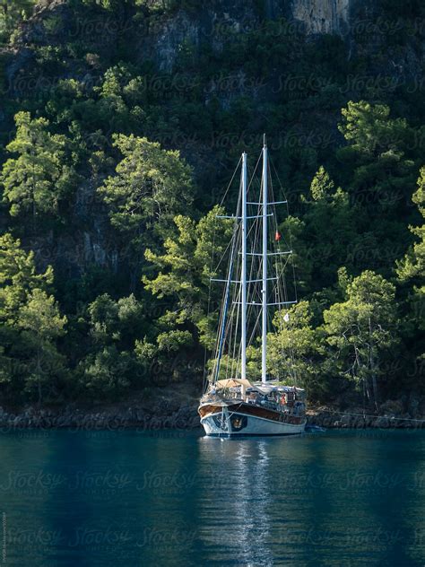 «Traditional Turkish Gulet Anchored In A Bay» del colaborador de ...