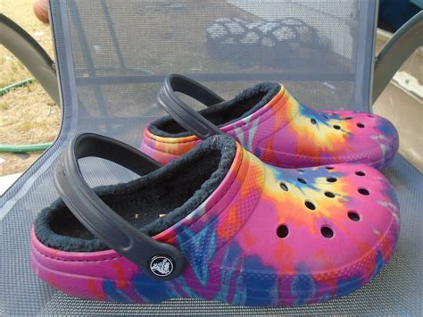 Crocs Black Fur Lined Rainbow Tie Dye Clogs Womens 10 - Gem