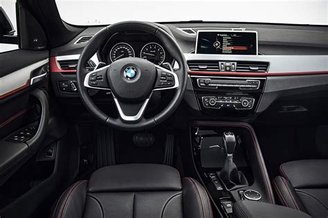 Foto: BMW X1 xDrive 25i, Modell SportLine, Interieur: Interieurleiste, Aluminium Längsschliff ...