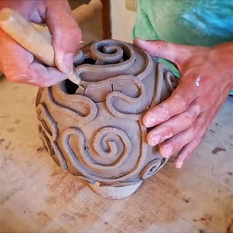 Making my Raku pottery brain coral lamp...find out the final result! Colors and size are ...