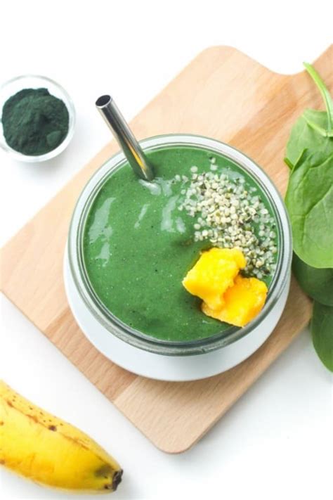 Creamy & Nutrient-Packed Spirulina Green Smoothie with Mango ...