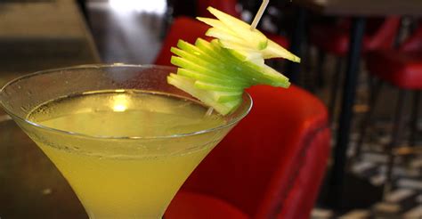 Quivo's Cocktail Recipe: Gin Appletini - Valiram Group