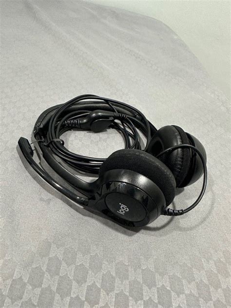 Logitech Headset with Mic, Audio, Headphones & Headsets on Carousell