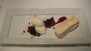 Pavlova dessert course, Chef Mavro | 3rd course: Pavlova 'mo… | Flickr