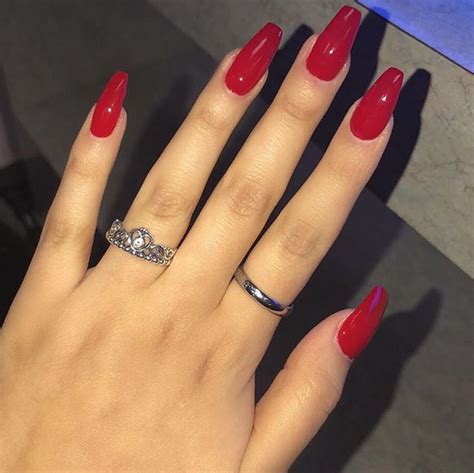 - ̗̀ @artsyautumn ̖́- | Red acrylic nails, Coffin nails designs, Red gel nails