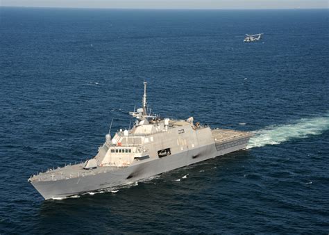 File:US Navy 090928-N-7241L-232 The littoral combat ship USS Freedom ...