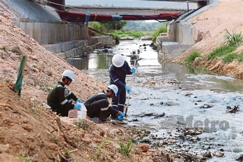 Sungai Kim Kim Tercemar : Sungai Kim Kim dah lama tercemar : Bomba tidak terima aduan baharu ...