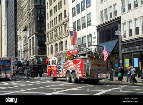 Ladder truck fdny fire department hi-res stock photography and images ...