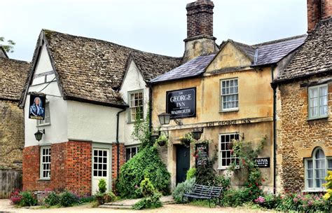 A day from London: Stonehenge inner circle, Lacock and Bath