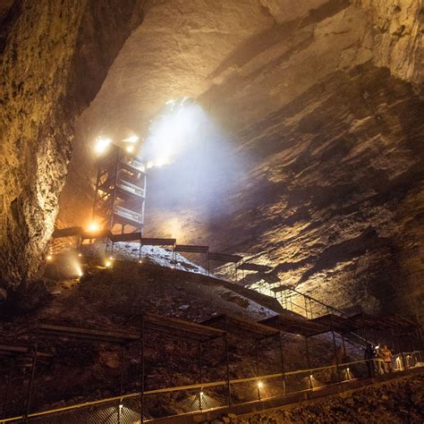 Marvel Cave in Missouri - Flavorverse