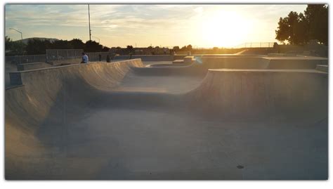 Longboarding Orange Cove Skatepark | Smooth Transitions and Great Vert - The Lost Longboarder