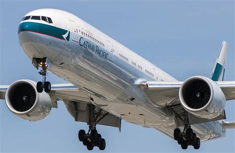 Boeing 777-300 Cathay Pacific. Photos and description of the plane