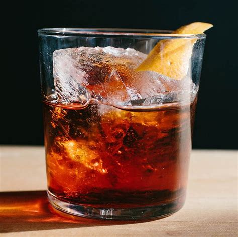 10 Best Bourbon Cocktail Recipes - Bourbon Whiskey Drinks to Make