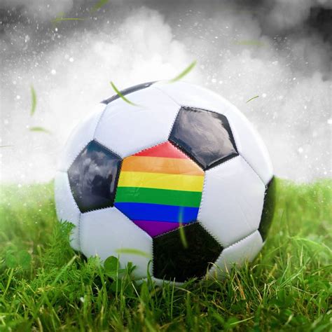 LGBT-History-Month: EFL setzt Zeichen mit Regenbogen-Ball - NEWSZONE