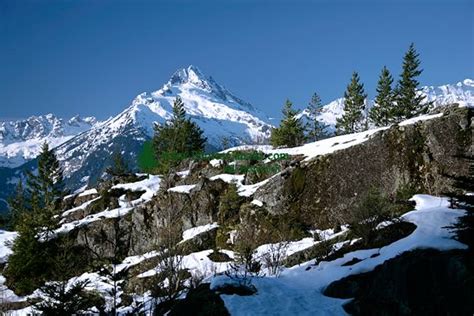 PhotosCanada.com Gallery :: Tantalus Mountain Range Photos, January 2009, Squamish, British ...