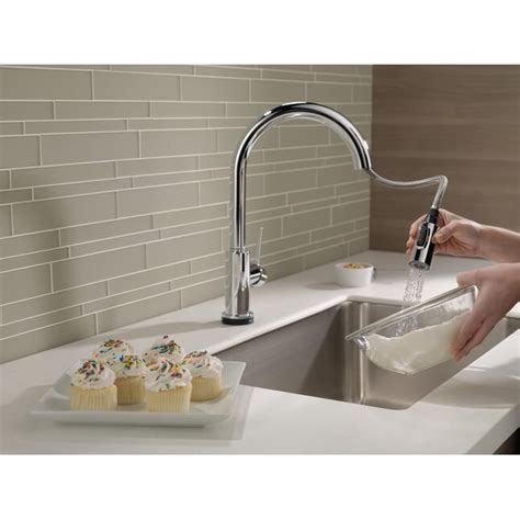 Delta Trinsic Touch2O Chrome Single Handle Pull-down Touch-on Kitchen ...