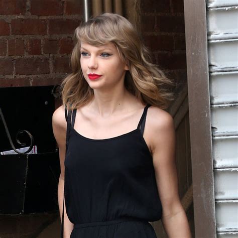 What Taylor Swift Is Doing With Her Bangs These Days Is Kind of Fantastic | Glamour