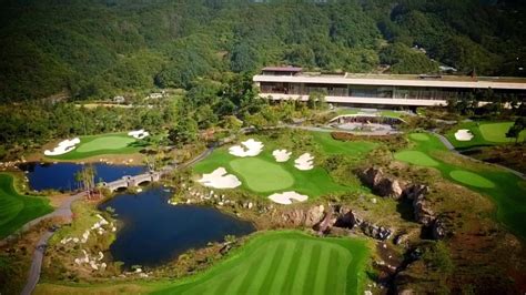 South Korea's grandest golf courses - CNN Video