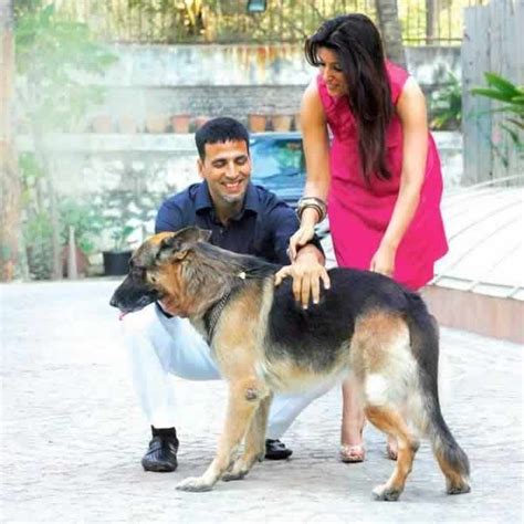 Akshay Kumar and Twinkle Khanna at Home with their Dog - Wonderful Mumbai