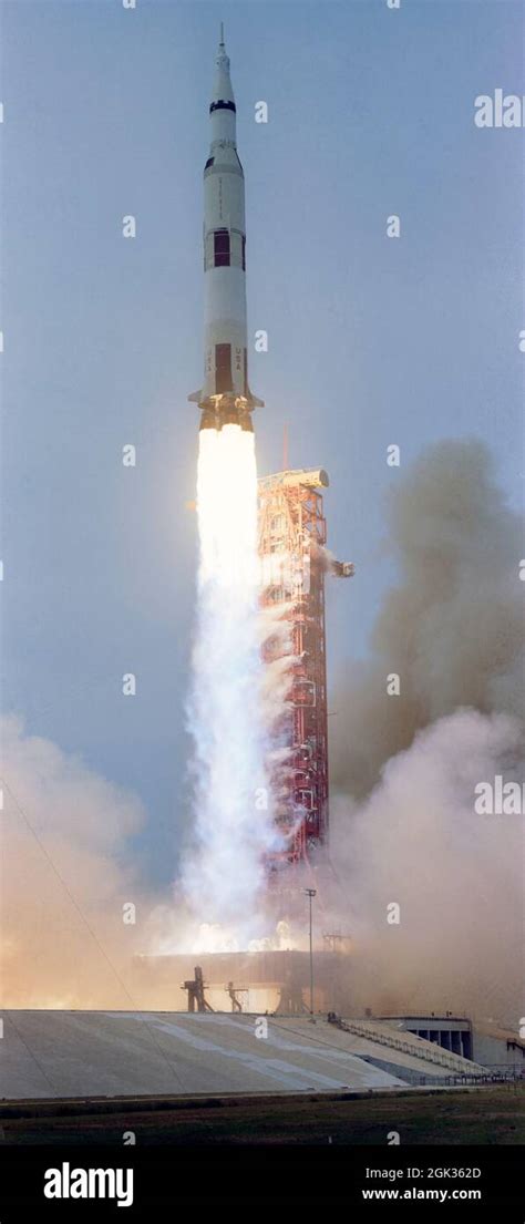 Apollo 13 launch 1970 hi-res stock photography and images - Alamy