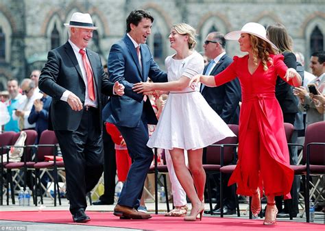 Justin Trudeau celebrates first Canada Day with a dance on Parliament Hill | Daily Mail Online