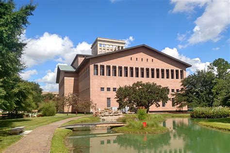 HyFlex Classrooms in Gerald D Hines College of Architecture Building ...