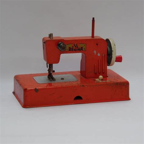 Vintage toy sewing machine sewing machine ca 1960 Regina by Obade