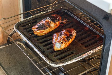 How to Broil Chicken in the Oven | Livestrong.com | Broiled chicken ...